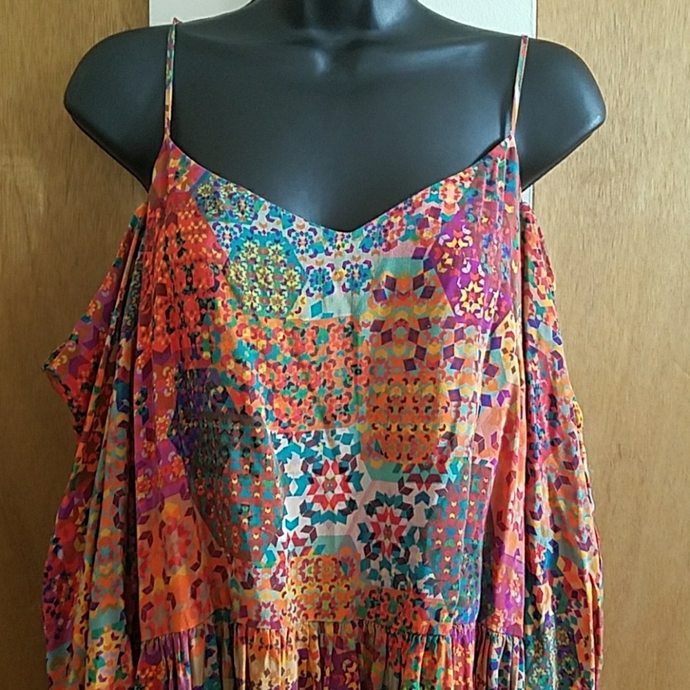 Cold shoulder dress - Picture 4 of 6